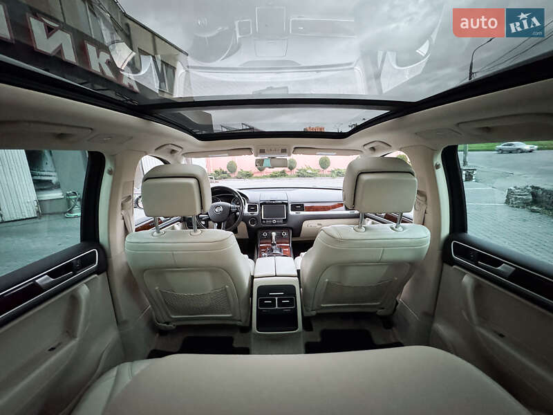 Внедорожник / Кроссовер Volkswagen Touareg 2014 в Хмельницком