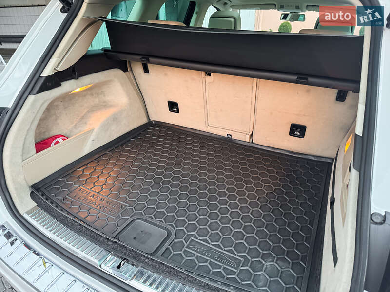 Внедорожник / Кроссовер Volkswagen Touareg 2014 в Хмельницком