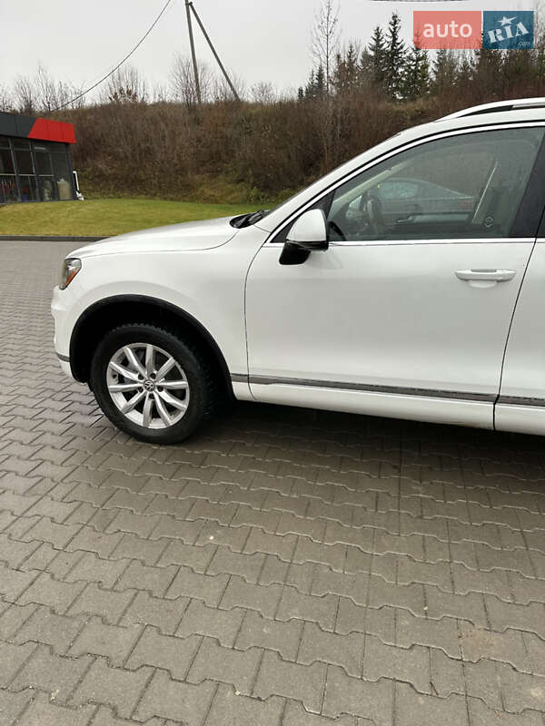 Внедорожник / Кроссовер Volkswagen Touareg 2015 в Тернополе