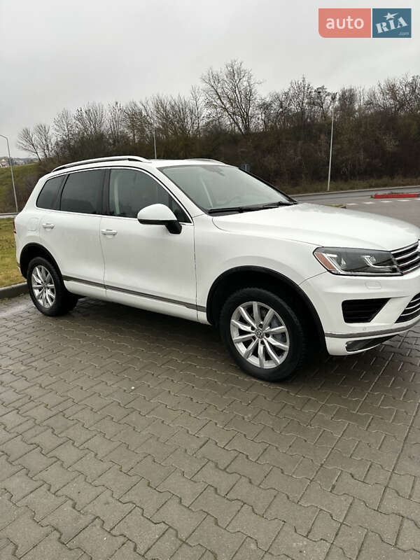 Внедорожник / Кроссовер Volkswagen Touareg 2015 в Тернополе