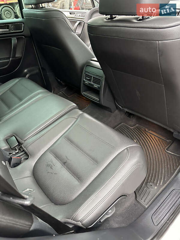Внедорожник / Кроссовер Volkswagen Touareg 2015 в Тернополе