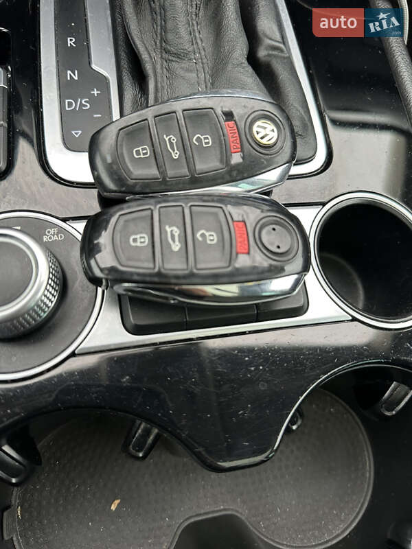 Внедорожник / Кроссовер Volkswagen Touareg 2015 в Тернополе