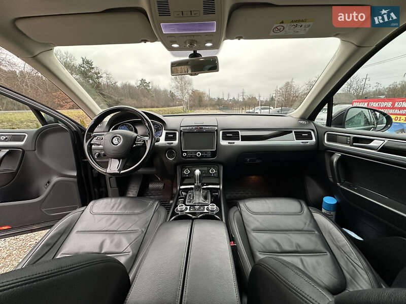 Внедорожник / Кроссовер Volkswagen Touareg 2015 в Новояворовске