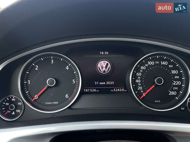 Позашляховик / Кросовер Volkswagen Touareg 2014 в Мукачевому