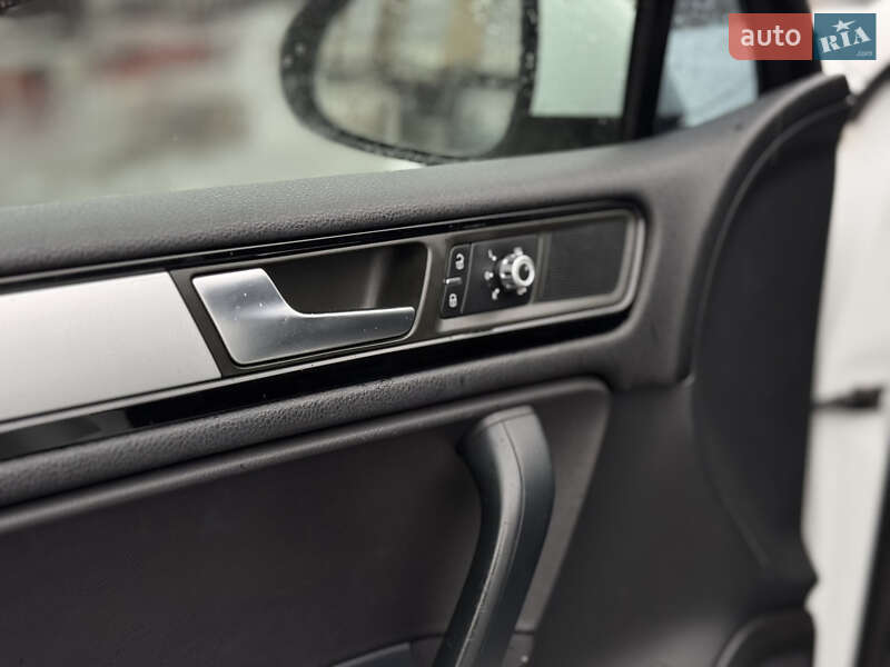 Внедорожник / Кроссовер Volkswagen Touareg 2014 в Киеве фото 24 Внедорожник / Кроссовер Volkswagen Touareg 2014 в Киеве