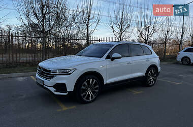 Позашляховик / Кросовер Volkswagen Touareg 2020 в Києві