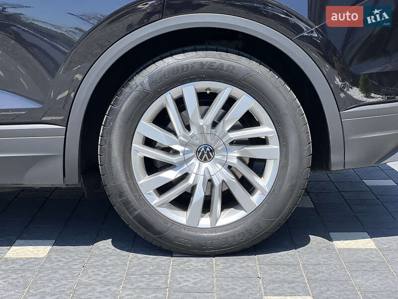 Внедорожник / Кроссовер Volkswagen Touareg 2021 в Ужгороде