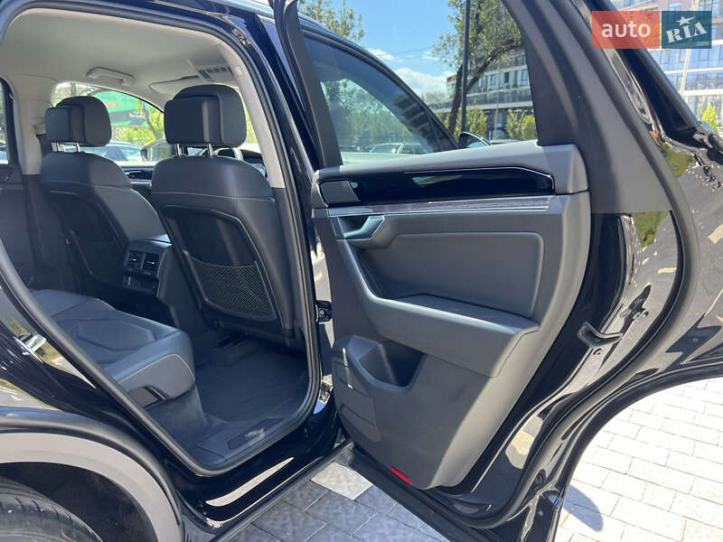 Внедорожник / Кроссовер Volkswagen Touareg 2021 в Ужгороде