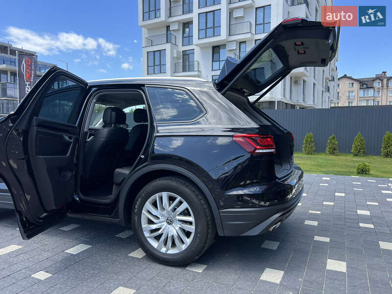 Внедорожник / Кроссовер Volkswagen Touareg 2021 в Ужгороде