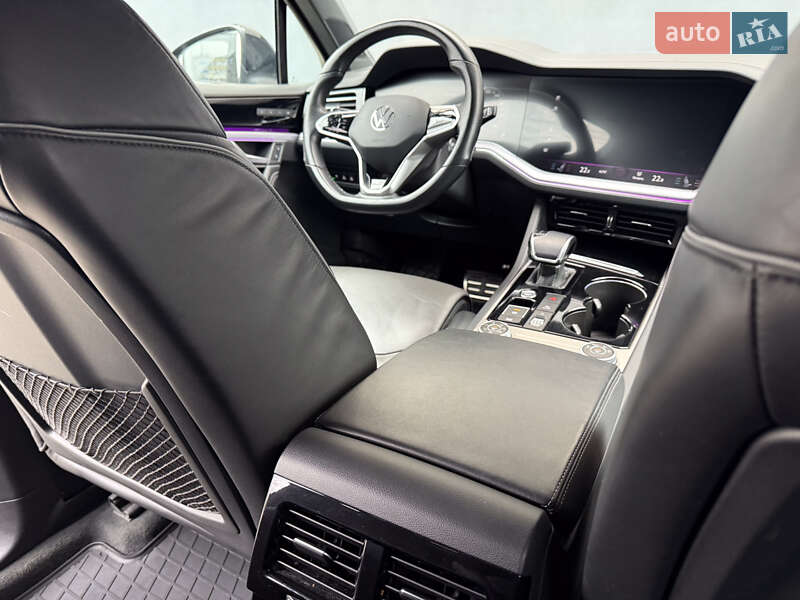Внедорожник / Кроссовер Volkswagen Touareg 2021 в Хмельницком