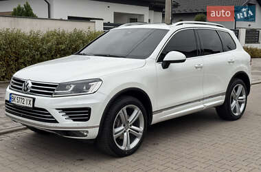 Внедорожник / Кроссовер Volkswagen Touareg 2016 в Ровно