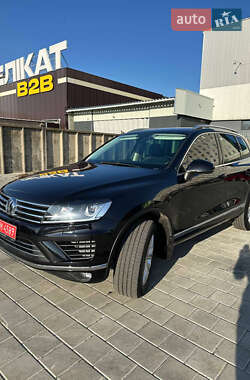 Внедорожник / Кроссовер Volkswagen Touareg 2015 в Черкассах
