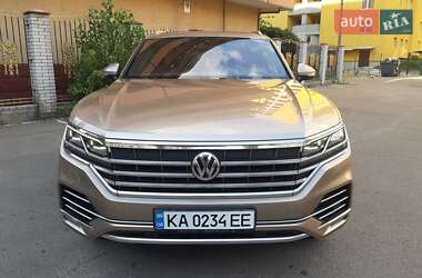 Позашляховик / Кросовер Volkswagen Touareg 2018 в Києві