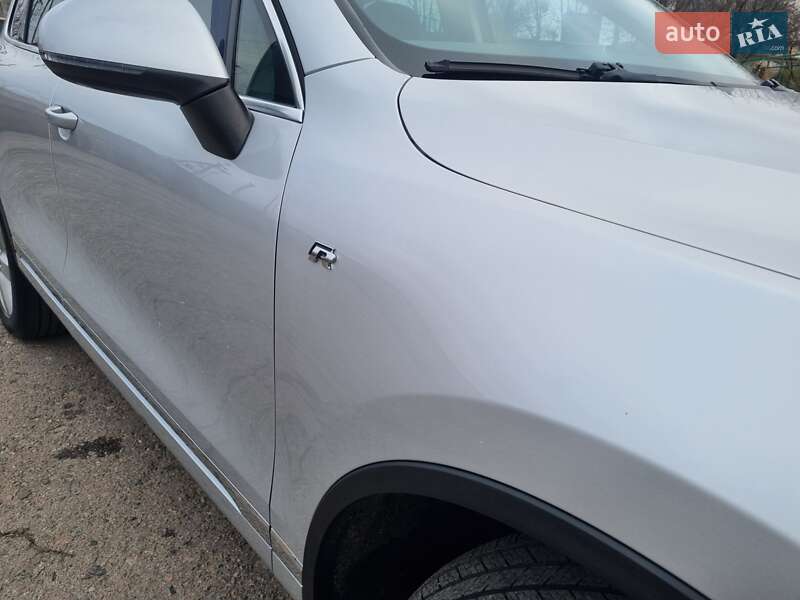 Внедорожник / Кроссовер Volkswagen Touareg 2012 в Ровно