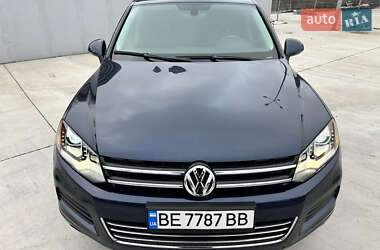 Внедорожник / Кроссовер Volkswagen Touareg 2013 в Николаеве