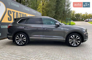 Внедорожник / Кроссовер Volkswagen Touareg 2019 в Хмельницком