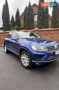 Внедорожник / Кроссовер Volkswagen Touareg 2015 в Хмельницком