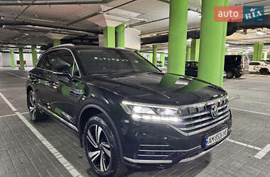 Внедорожник / Кроссовер Volkswagen Touareg 2022 в Киеве