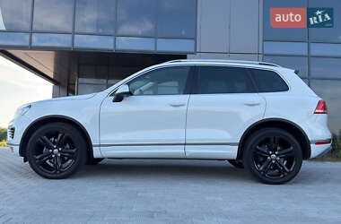 Внедорожник / Кроссовер Volkswagen Touareg 2017 в Черновцах