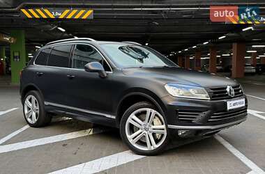 Внедорожник / Кроссовер Volkswagen Touareg 2015 в Киеве