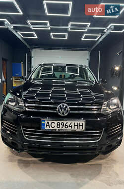 Внедорожник / Кроссовер Volkswagen Touareg 2014 в Луцке