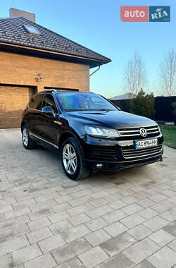 Внедорожник / Кроссовер Volkswagen Touareg 2014 в Луцке