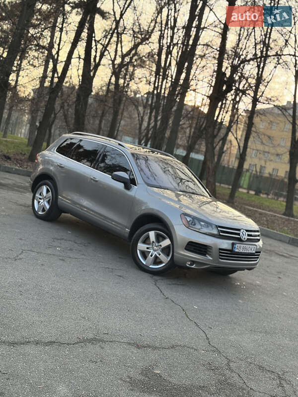 Позашляховик / Кросовер Volkswagen Touareg 2013 в Києві