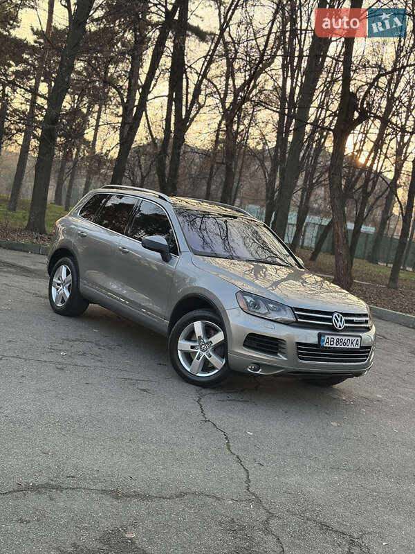Позашляховик / Кросовер Volkswagen Touareg 2013 в Києві