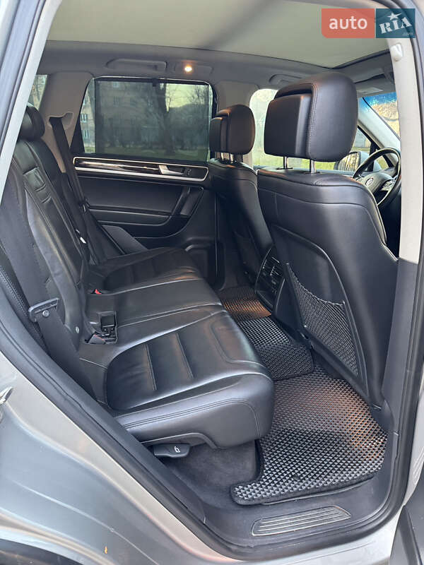 Позашляховик / Кросовер Volkswagen Touareg 2013 в Києві