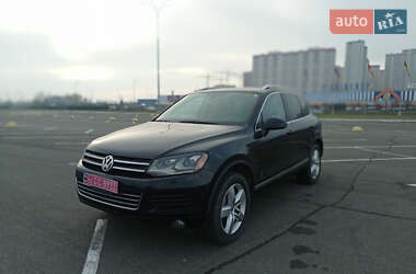 Внедорожник / Кроссовер Volkswagen Touareg 2011 в Киеве
