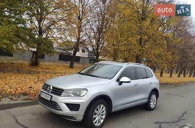 Позашляховик / Кросовер Volkswagen Touareg 2015 в Сумах