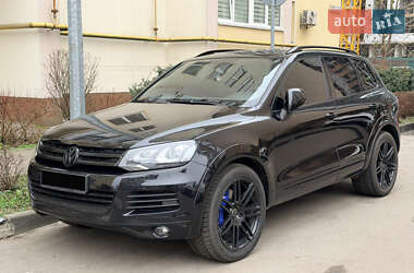 Внедорожник / Кроссовер Volkswagen Touareg 2014 в Киеве
