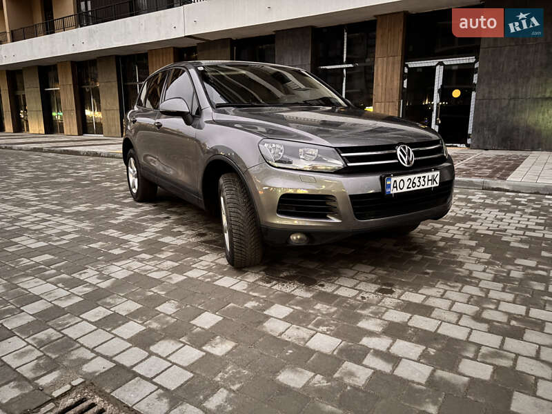Позашляховик / Кросовер Volkswagen Touareg 2012 в Ужгороді