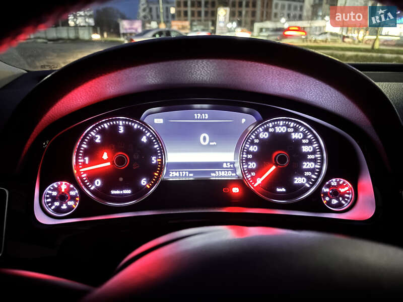 Позашляховик / Кросовер Volkswagen Touareg 2012 в Ужгороді