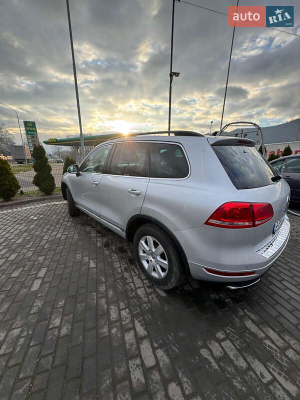 Позашляховик / Кросовер Volkswagen Touareg 2014 в Чернівцях