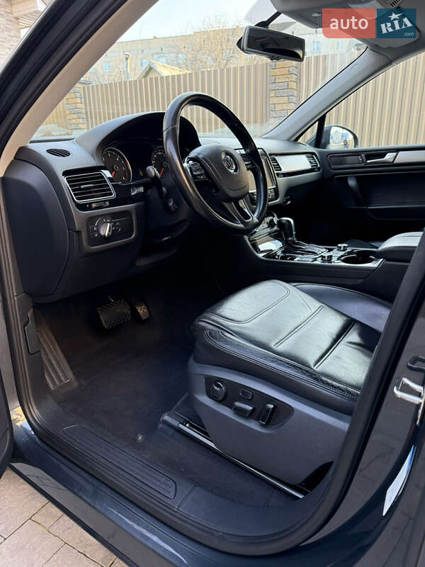 Позашляховик / Кросовер Volkswagen Touareg 2011 в Кам'янець-Подільському