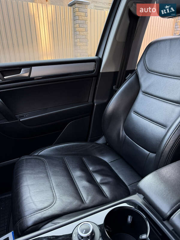 Позашляховик / Кросовер Volkswagen Touareg 2011 в Кам'янець-Подільському