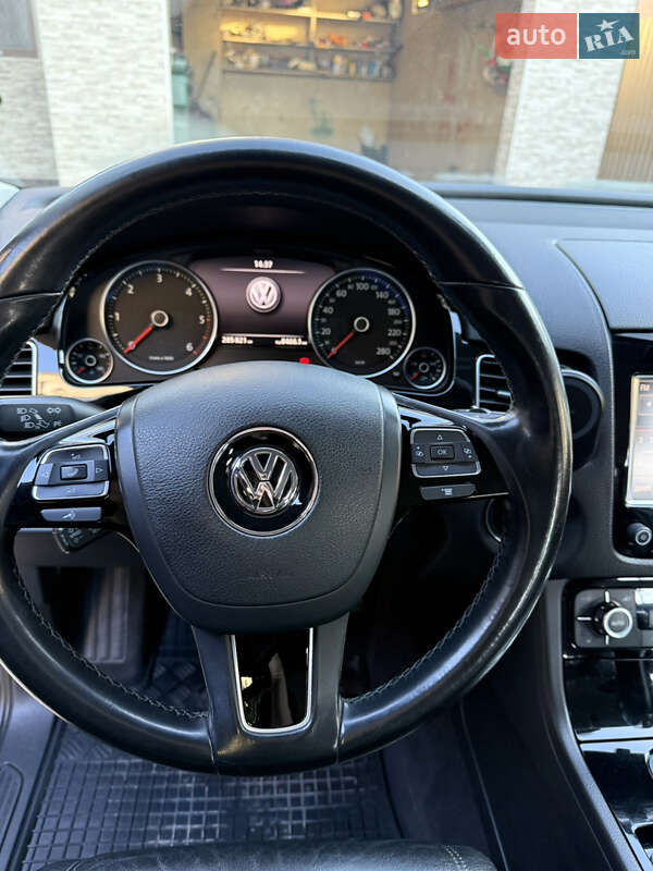 Позашляховик / Кросовер Volkswagen Touareg 2011 в Кам'янець-Подільському