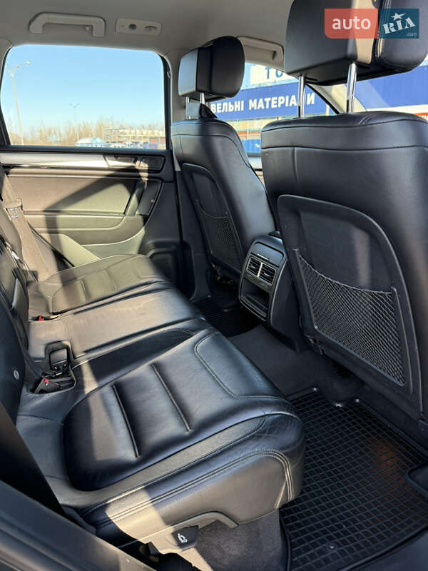 Позашляховик / Кросовер Volkswagen Touareg 2011 в Кам'янець-Подільському