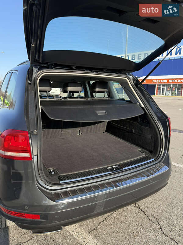 Позашляховик / Кросовер Volkswagen Touareg 2011 в Кам'янець-Подільському