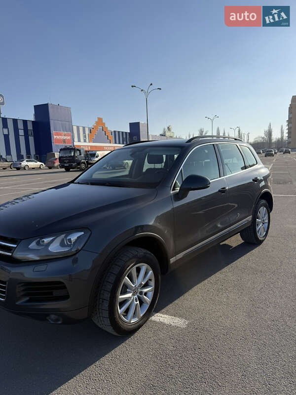 Позашляховик / Кросовер Volkswagen Touareg 2011 в Кам'янець-Подільському