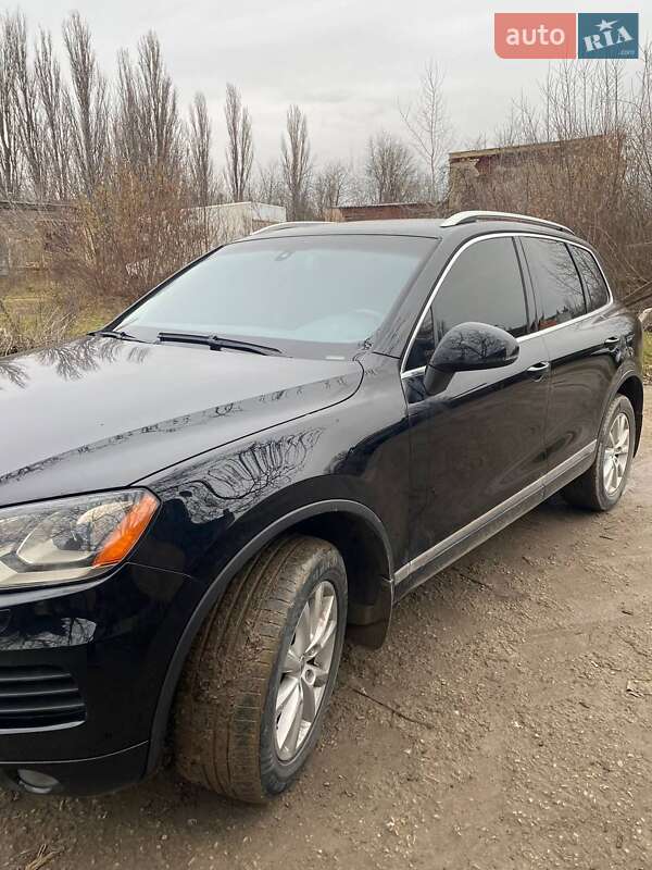 Позашляховик / Кросовер Volkswagen Touareg 2012 в Кам'янець-Подільському