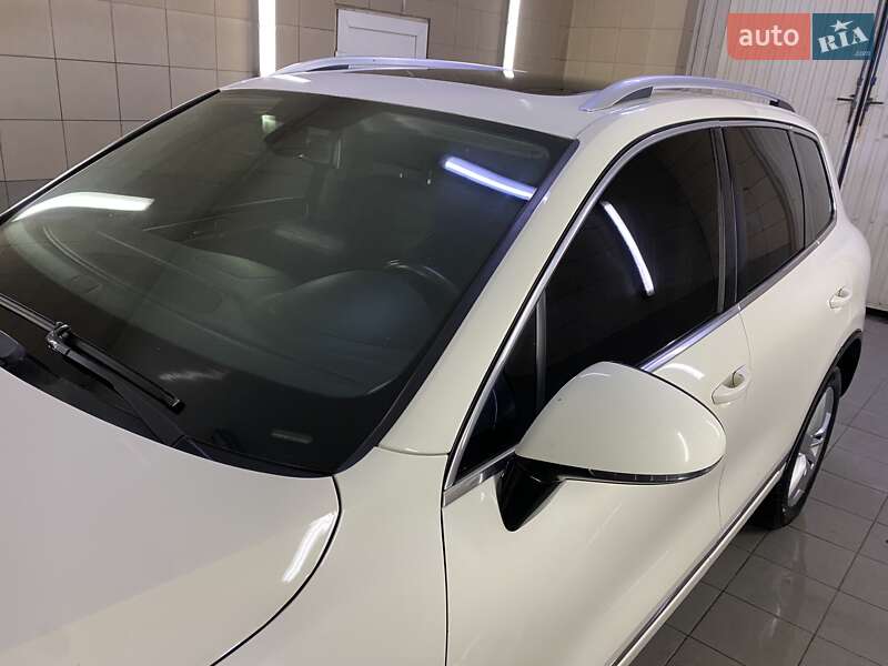 Внедорожник / Кроссовер Volkswagen Touareg 2011 в Умани