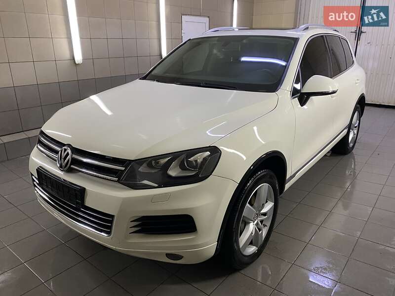 Внедорожник / Кроссовер Volkswagen Touareg 2011 в Умани