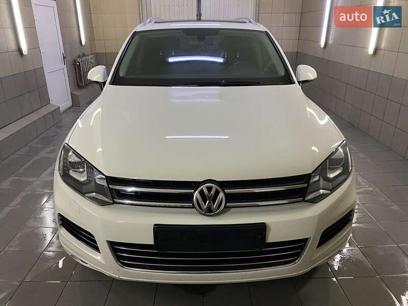 Внедорожник / Кроссовер Volkswagen Touareg 2011 в Умани