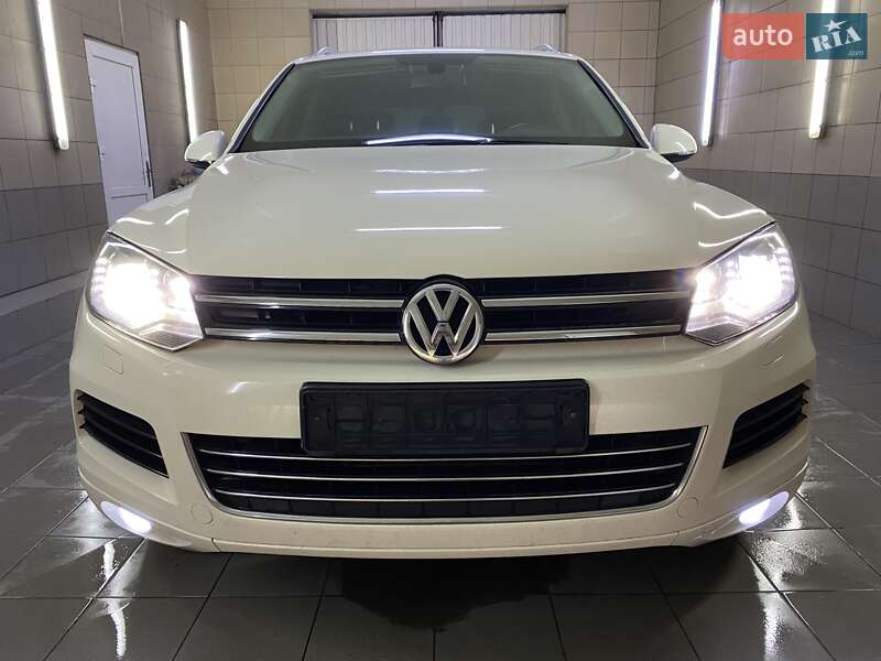 Внедорожник / Кроссовер Volkswagen Touareg 2011 в Умани