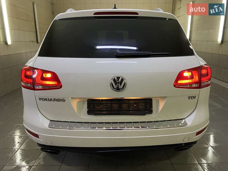 Внедорожник / Кроссовер Volkswagen Touareg 2011 в Умани