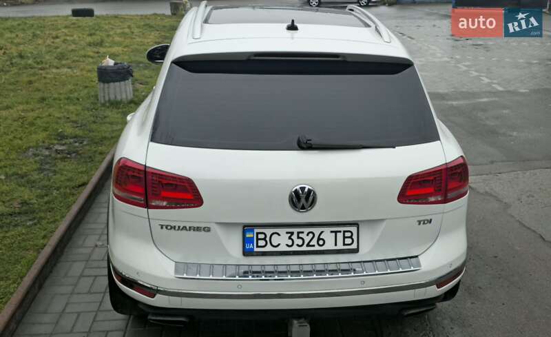 Внедорожник / Кроссовер Volkswagen Touareg 2014 в Львове