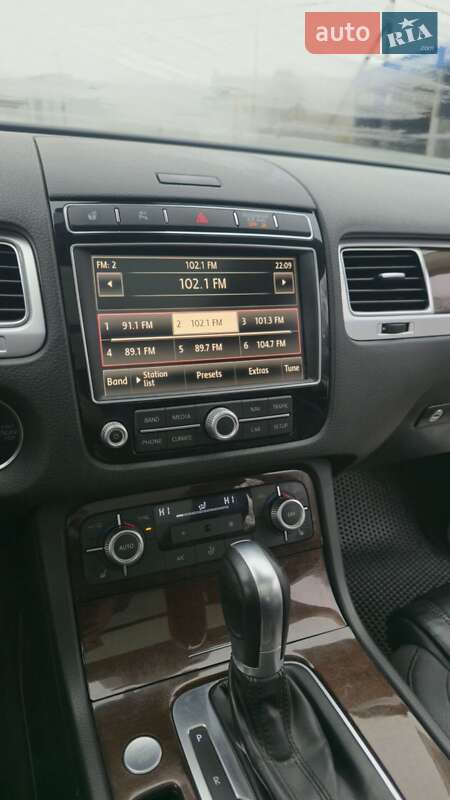 Внедорожник / Кроссовер Volkswagen Touareg 2014 в Львове