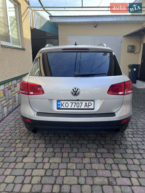 Внедорожник / Кроссовер Volkswagen Touareg 2011 в Тячеве